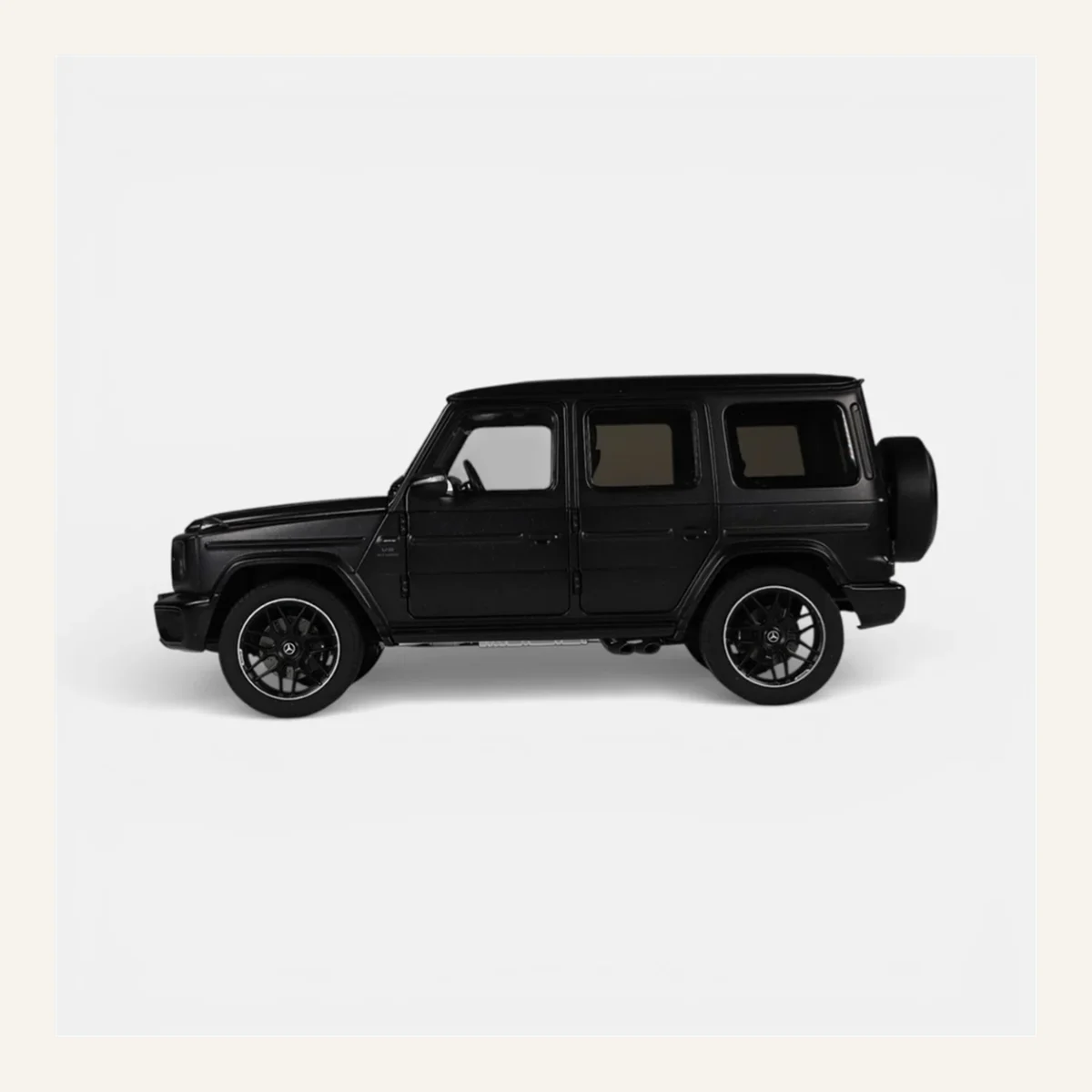 NZG 1109/52 1/18 Ölçek, Mercedes-AMG G 63 4x4 Arazi Aracı, Gece Siyahı