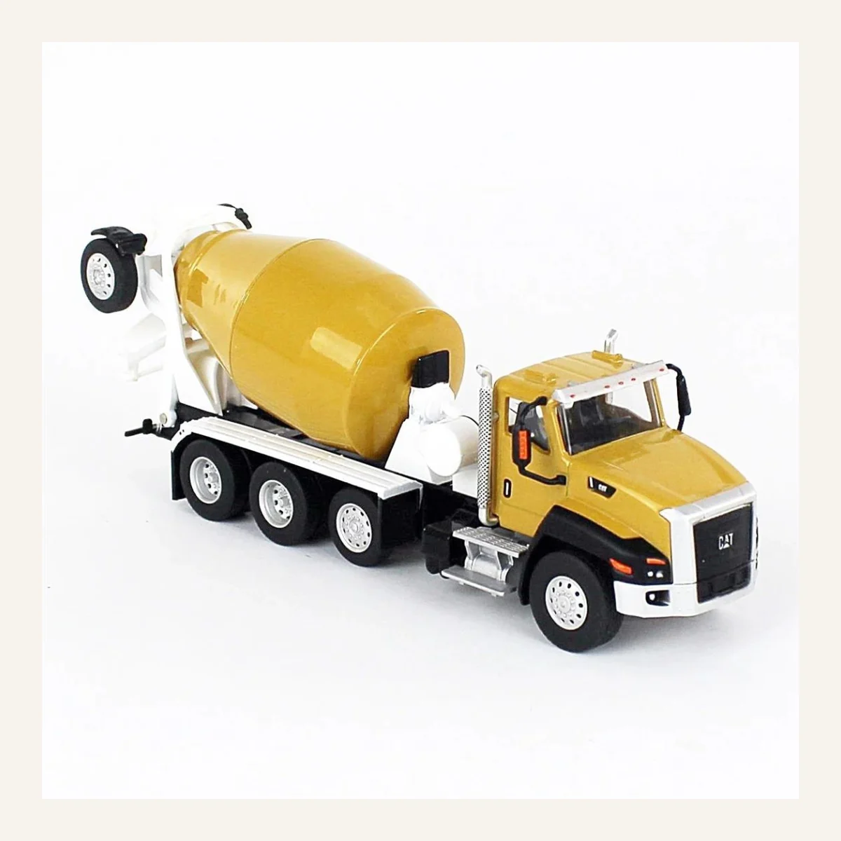 Diecast Masters 85632 1/64 Ölçek, Cat CT660 Çimento Mikseri