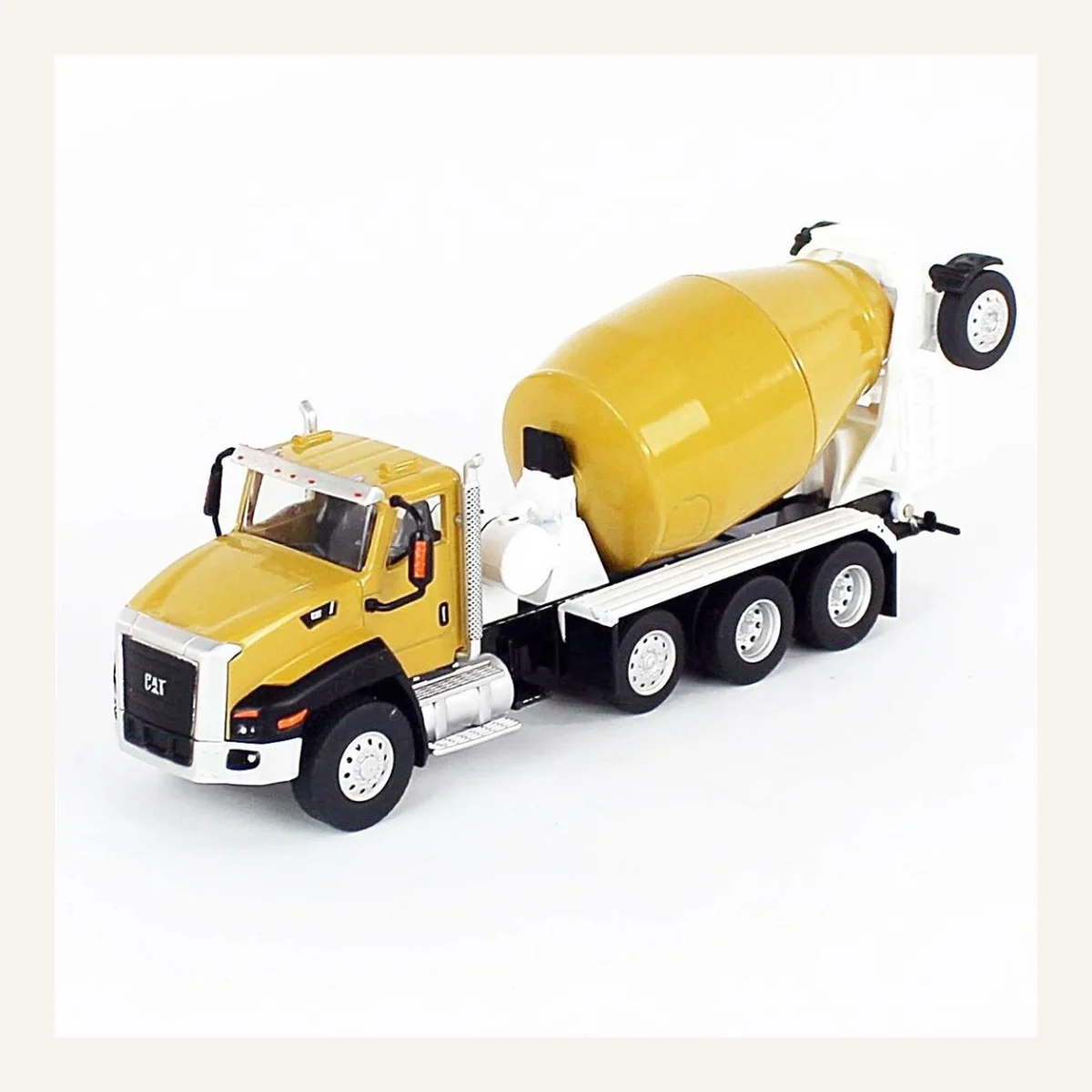 Diecast Masters 85632 1/64 Ölçek, Cat CT660 Çimento Mikseri