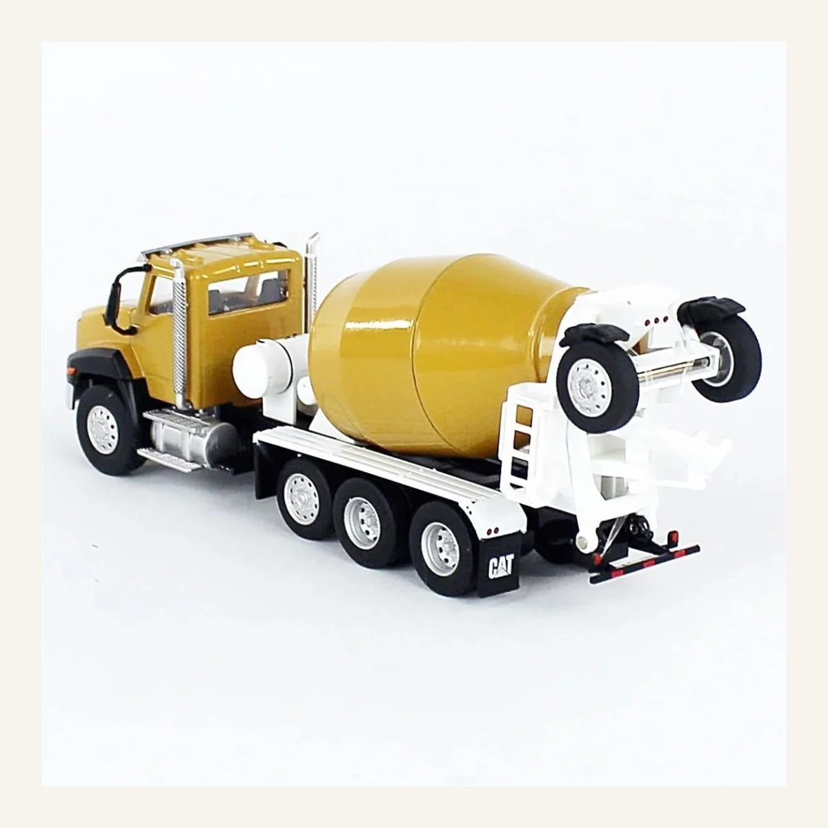 Diecast Masters 85632 1/64 Ölçek, Cat CT660 Çimento Mikseri